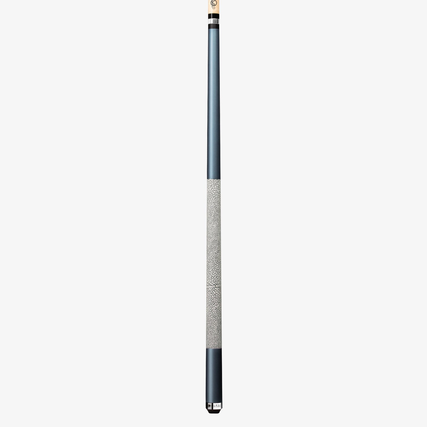 Lucasi LZC8 cue - cobalt blue forearm and shagreen leather wrap detail