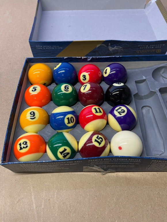 Aska Billard Pool Boston Lot de 16 boules numérotées avec queue de billard  5,3 cm (PB01, boules standard) : : Sports et Plein air
